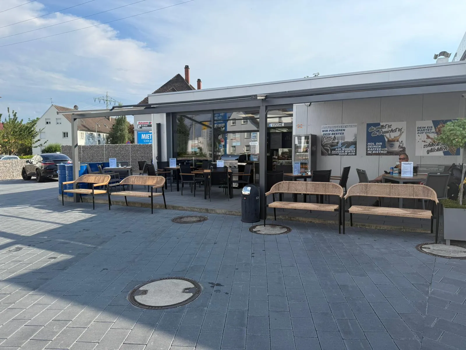 Probst Carwash GmbH - Autowaschanlage mit Bistro - Verklebung von Auto-Kohlenstoffkunststoff