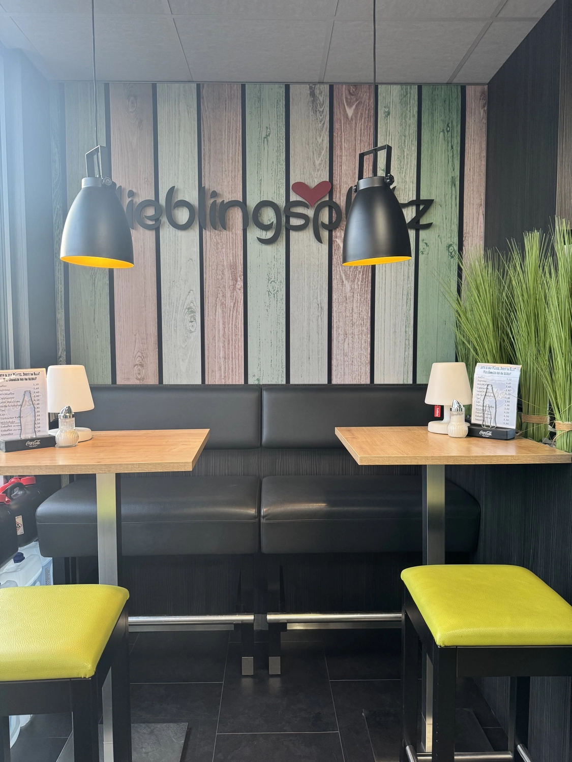 Probst Carwash GmbH - Autowaschanlage mit Bistro - Bistro-Interieur