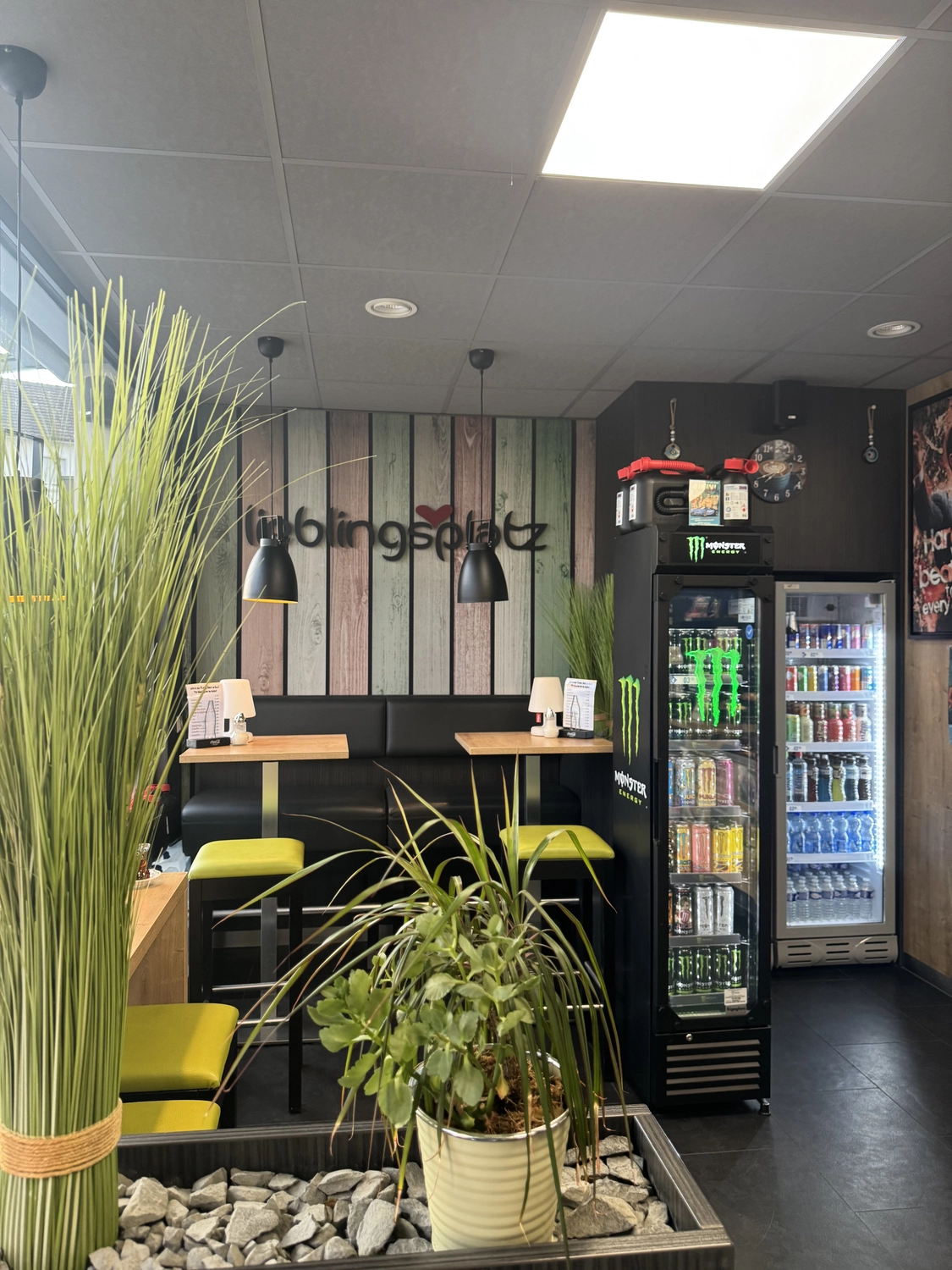 Probst Carwash GmbH - Autowaschanlage mit Bistro - Bistro-Interieur
